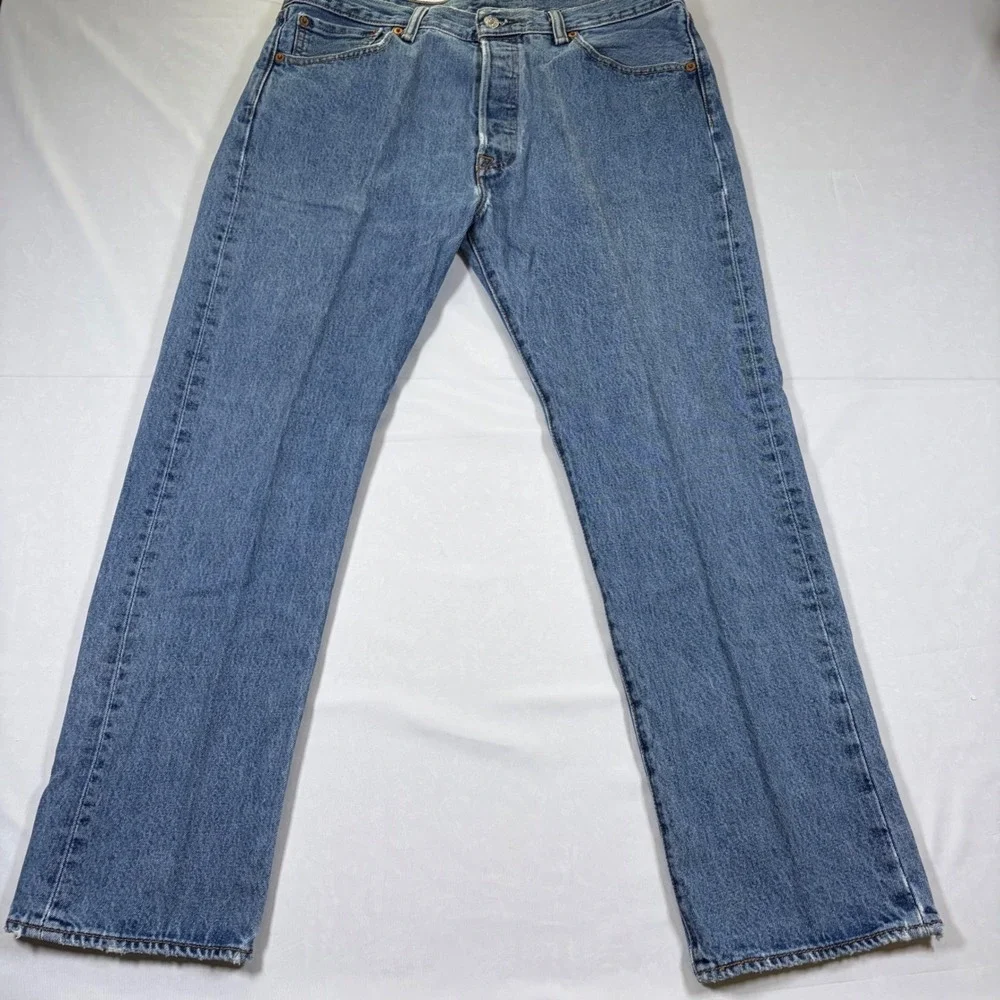 Levis 501 Original Fit Jeans Mens 34x30 Medium Wash Blue Button Fly Straight Leg